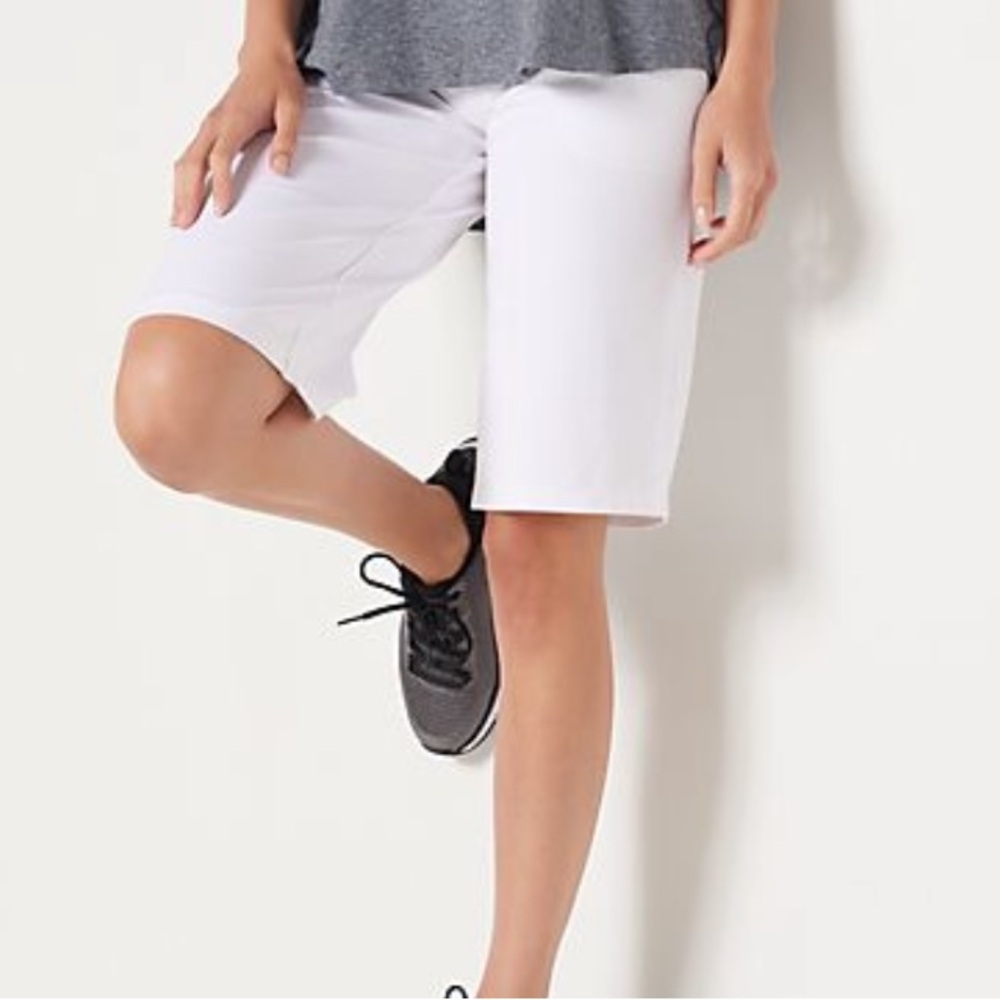 Women with Control Wicked Bermuda shorts in green - Picture 8 of 9